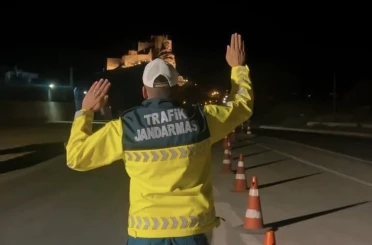 Jandarma ekipleri Hoşap Kalesi yolunda devriyede 