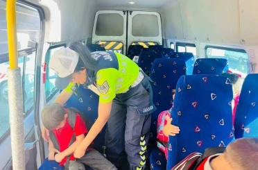 Jandarma okul servis araçlarını denetledi 