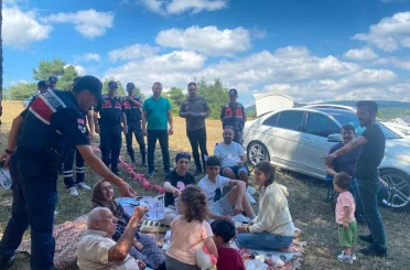 Jandarma ve akademisyenlerden piknikçilere orman yangını uyarısı 