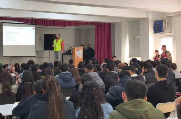 Jandarmadan öğrencilere siber güvenlik eğitimi 