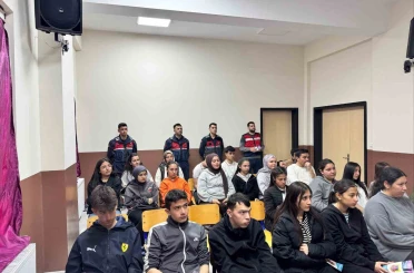 Jandarmadan öğretmen ve öğrencilere güvenli internet eğitimi 