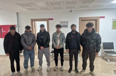 Kaçak göçmenler otomobil bagajında yakalandı 