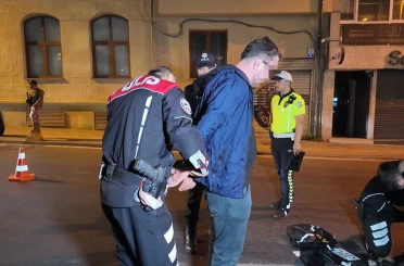 Kadıköy’de helikopter destekli asayiş denetimi: Motosikletli uyuşturucu ticaretinden gözaltına alındı 