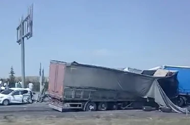 Kadınhanı'nda çok sayıda araç birbirine girdi
