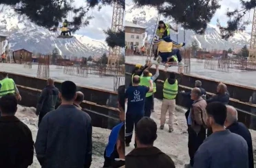 Kafasına pompa borusu düşen işçi yaralandı 