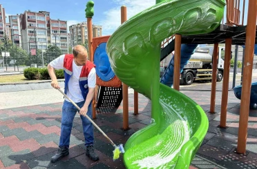 Kağıthane’de parklarda temizlik seferberliği 
