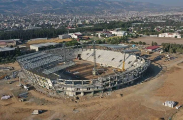 Kahramanmaraş Stadyumu’nun yüzde 50’si tamamlandı 