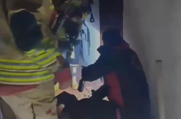 Kahramanmaraş’ta çıkan yangında evde mahsur kalan vatandaşı itfaiye kurtardı 