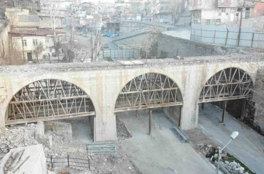 Kahramanmaraş’ta Kanlıdere Köprüsü yeniden ayağa kaldırılıyor 