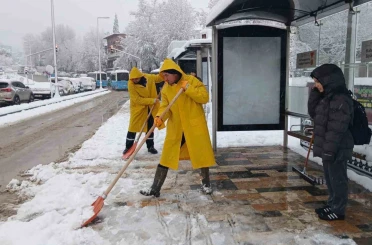 Kahramanmaraş’ta yaya yolları temizleniyor 