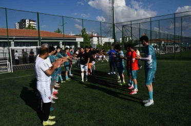 Kalespor, şampiyon takımı alkışladı 