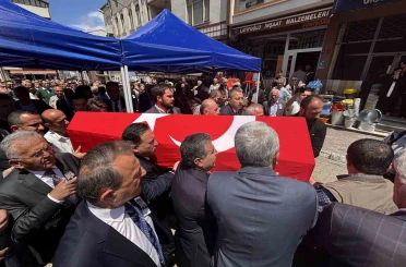 Kalp krizine yenik düşen Vali Yardımcısı Şenol Esmer memleketi Trabzon’da toprağa verildi 