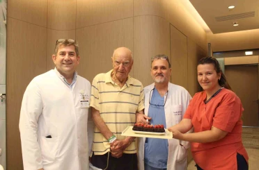 Kalp piliyle 100 yaşında prostat ameliyatı, yeni yaşına sağlıklı başladı 
