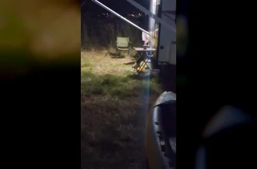 Kamp alanına giren hırsız tilki kameraya yakalandı 