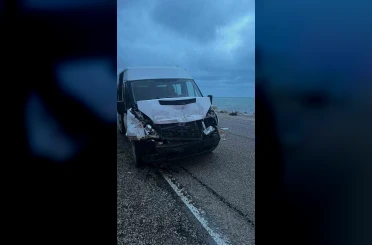 Kamyona çarpan servis aracındaki 3 öğrenci yaralandı 