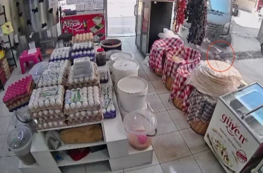 Kamyonetin altında kalan 4 yaşındaki çocuk emekleyerek çıktı 