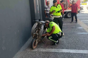 Kamyonetin aynasına çarpan elektrikli bisiklet sürücüsü yaralandı 