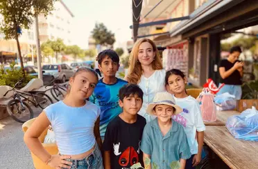 Kanseri 3 kez yendi, kendini çocuklara adadı
