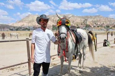 Kapadokya’nın "Güzel Atlar Diyarı"nda güneş gözlüklü at ilgi odağı oldu 