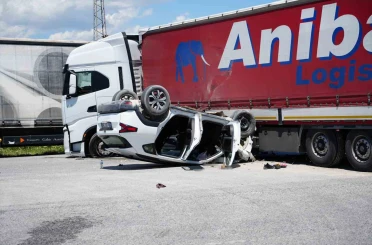 Kapıkule yolunda SUV araç ile tır çarpıştı: 2’si ağır 3 yaralı 