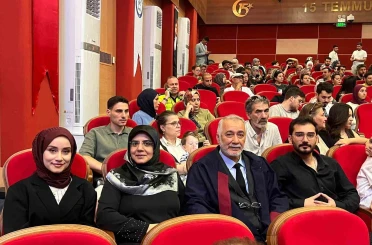 Karabük Üniversitesi’nde örnek başarı hikayesi: Baba ve kızı aynı gün diploma aldı 