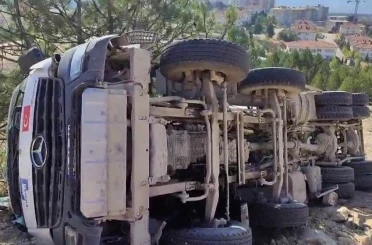 Karabük’te devrilen beton mikseri sürücüsü yaralandı 