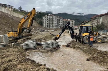 Karabük’te sağanak yağış sonrası dereler taştı 