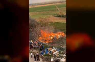 Karacabey’de ağıl alev alev yandı 