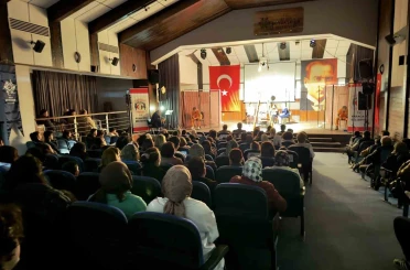 Karacasu’da "Hepimiz Mahkumuz" oyunu büyük ilgi gördü 