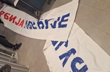 Karadağ, AB Zirvesi öncesi charter uçuşla ülkeye gelen 87 Sırbistan vatandaşını Sırbistan’a geri gönderdi 