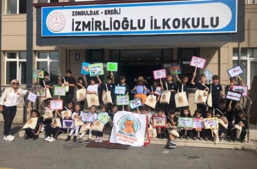 Karadeniz Ereğli’de minik okurlardan "Heybemde Kitap Var" projesi 