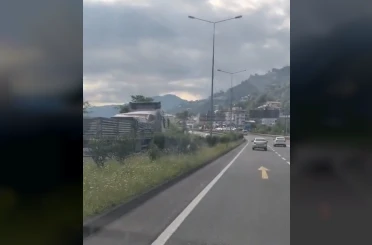 Karadeniz Sahil Yolunda ters yönde giden kamyon korkuttu 