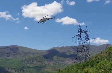 Karakaya Barajı ana elektrik iletim hattında helikopter destekli bakım 