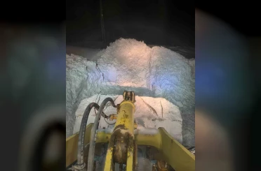 Karakoçan ilçesine kar kalınlığı bir metreyi geçti 