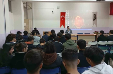 Karakoçan’da öğrencilere konferans 