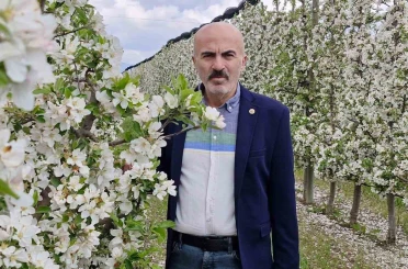 Karaman’da 16 milyon elma ağacı çiçek açarak gelinliğini giydi 