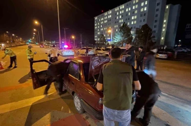 Karaman’da 43 sürücünün ehliyetine el koyulurken, 99 araç trafikten men edildi 