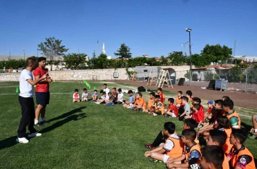 Karaman’da İl Özel İdaresi’nin ücretsiz yaz futbol kursu başladı 