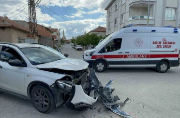 Karaman’da maddi hasarla atlatılan kaza kameraya yansıdı