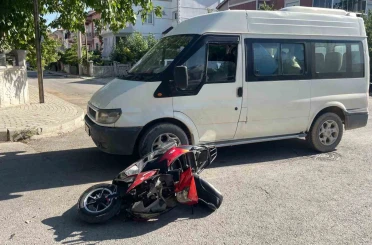 Karaman’da minibüsle motosiklet çarpıştı: 2 yaralı 