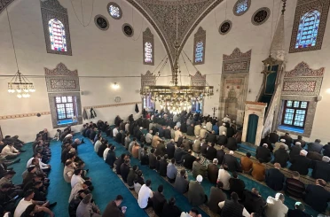 Karapınar'da bayram namazında vatandaşlar camilere akın etti