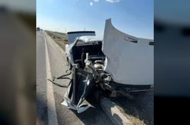 Karapınar'da tır ile otomobil çarpıştı: 2 yaralı