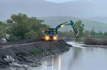 Karasu Nehri’nde sedde yükseltme çalışmaları sürüyor 