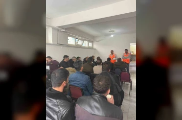 Karayazı esnaf derneğinden örnek dayanışma 