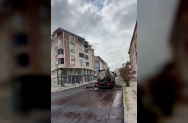 Karayolları 18. Bölge Müdürlüğü Kars’ta şehir içi yolları sıcak asfaltla yeniliyor 