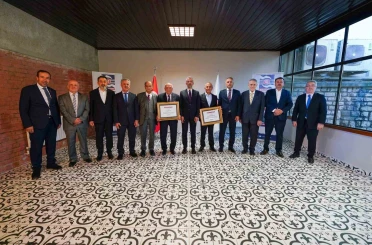 KARDEMİR’de onursal başkanlık ünvanları takdim edildi 