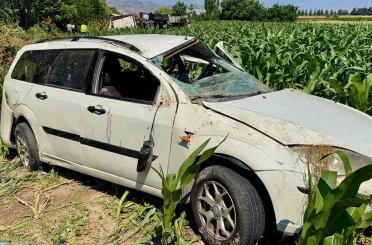 Kargo aracı otomobille çarpıştı: 5 yaralı 