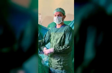 Karın boşluğundan 40 santimetre büyüklüğünde kitle çıkarıldı 