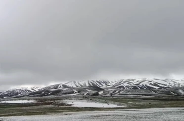 Karlıova’nın yüksek kesimlerine kar yağdı 