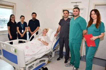 Karnından 12 kilogramlık yumurtalık kitlesi çıkarıldı 
